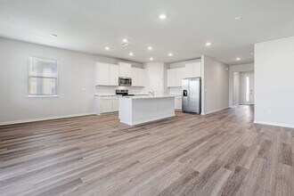 16037 7th Ave E in Bradenton, FL - Foto de edificio - Building Photo