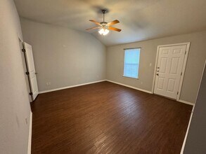 206 Prosperity Trail in McGregor, TX - Building Photo - Building Photo