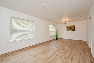 3315 Honey Creek Dr in Houston, TX - Foto de edificio - Building Photo