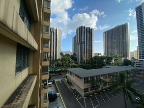2533 Ala Wai Blvd in Honolulu, HI - Building Photo - Building Photo