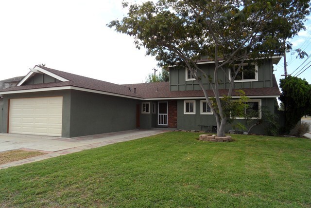 1320 W Walnut Ave in Orange, CA - Building Photo