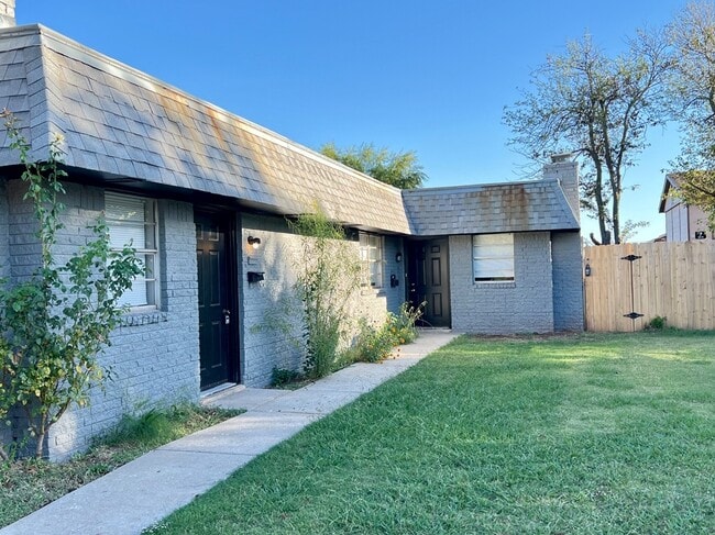 property at 918 Delmar Cir