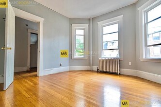 31 Chester St, Unit 2 in Boston, MA - Foto de edificio - Building Photo