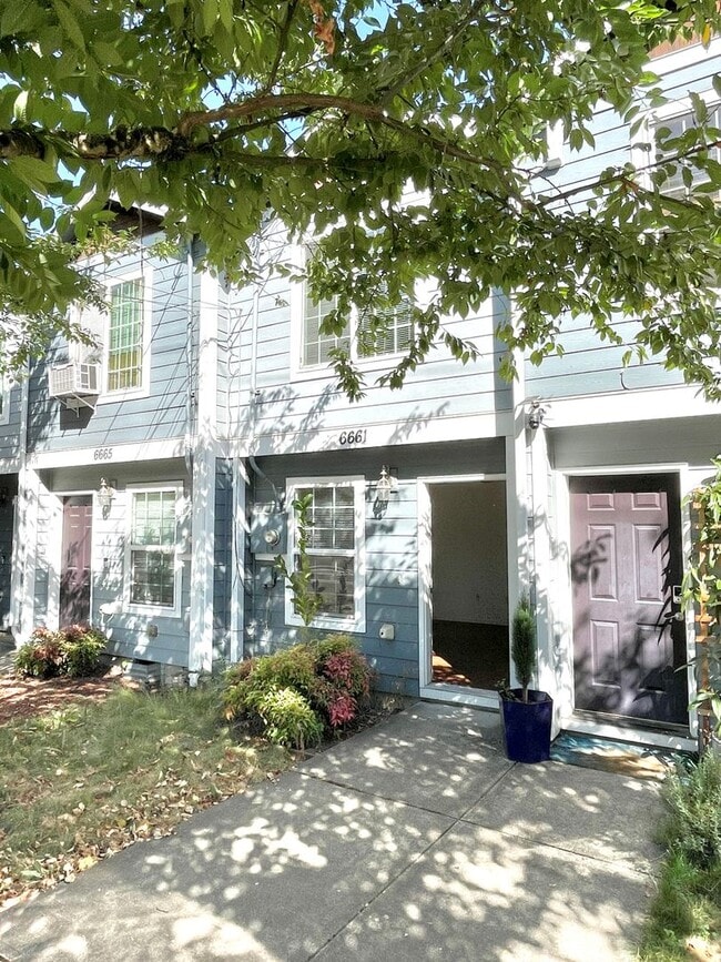 6661 N Columbia Way in Portland, OR - Building Photo - Building Photo