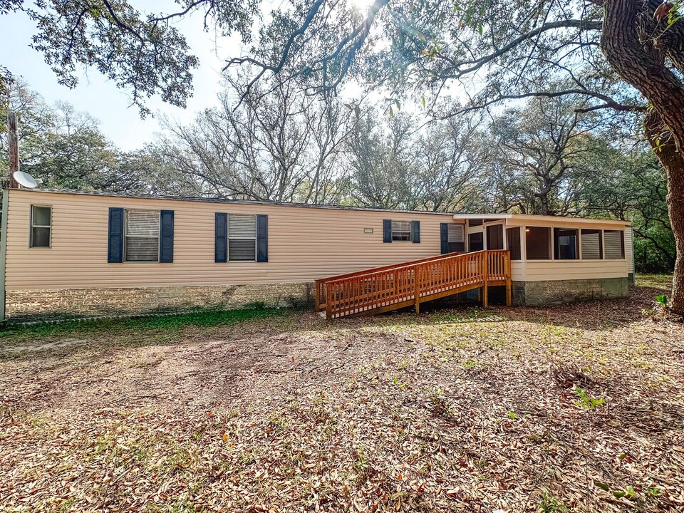 219 Whip Poor Will Ln in Freeport, FL - Building Photo