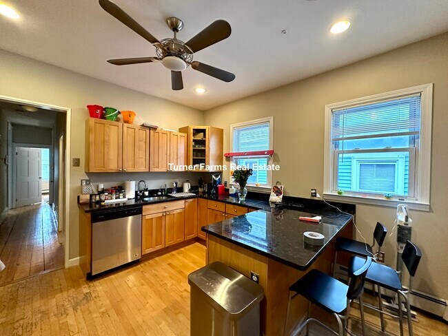 69 Calumet St, Unit 2 in Boston, MA - Building Photo - Building Photo