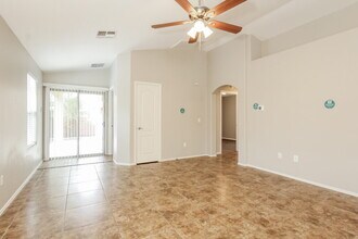 7841 S Hidden Places Loop in Tucson, AZ - Building Photo - Building Photo