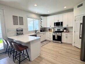 297 Mildred St in Perris, CA - Building Photo - Building Photo