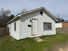 3815 Pine St in Texarkana, TX - Building Photo