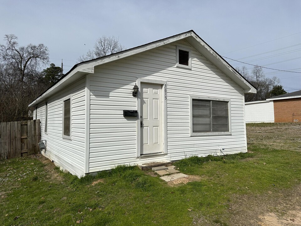 3815 Pine St in Texarkana, TX - Building Photo