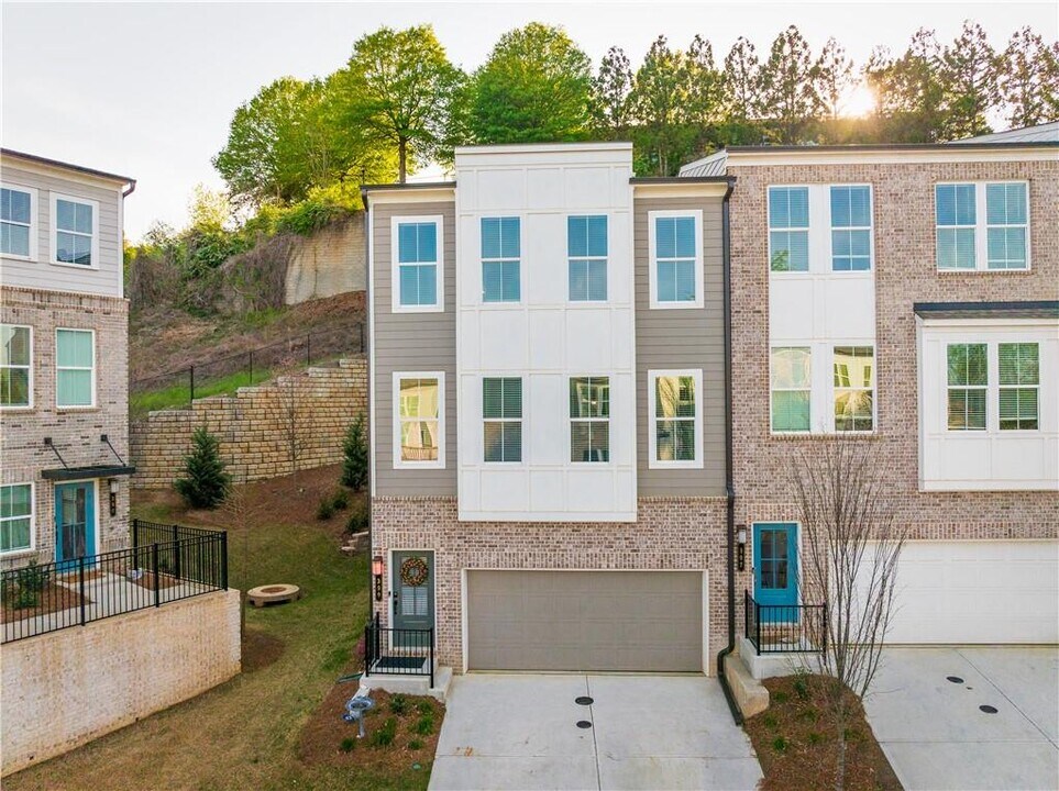 399 Skylar Way SE in Atlanta, GA - Building Photo