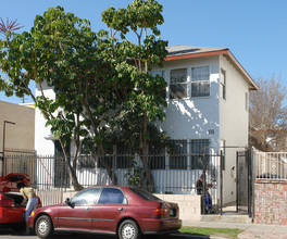 1111 N Edgemont St in Los Angeles, CA - Building Photo - Building Photo