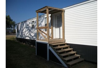 B & J Mobile Home Park in Tahlequah, OK - Foto de edificio - Building Photo