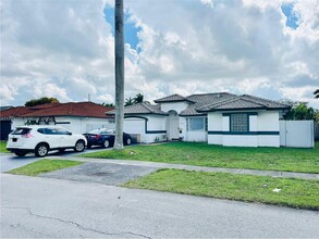 14742 SW 176th Terr in Miami, FL - Building Photo - Building Photo