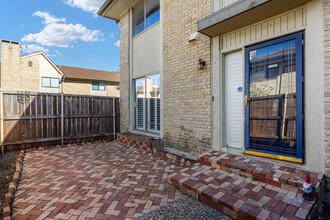 2622 Custer Pky, Unit Apt. D in Richardson, TX - Foto de edificio - Building Photo