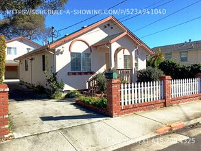 509 Dela Vina Ave in Monterey, CA - Building Photo - Building Photo