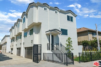 14651 W Sara Ln in Los Angeles, CA - Building Photo - Building Photo
