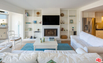 23906 De Ville Way in Malibu, CA - Building Photo - Building Photo