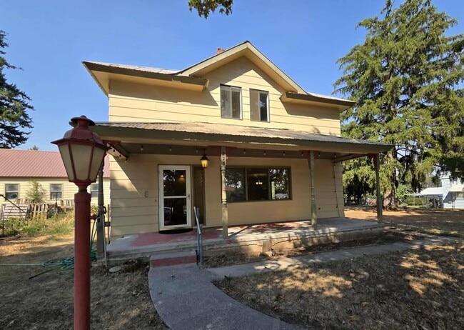 property at 223 W Ash St