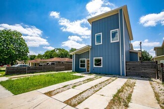 6303 Santos St in Austin, TX - Building Photo - Building Photo