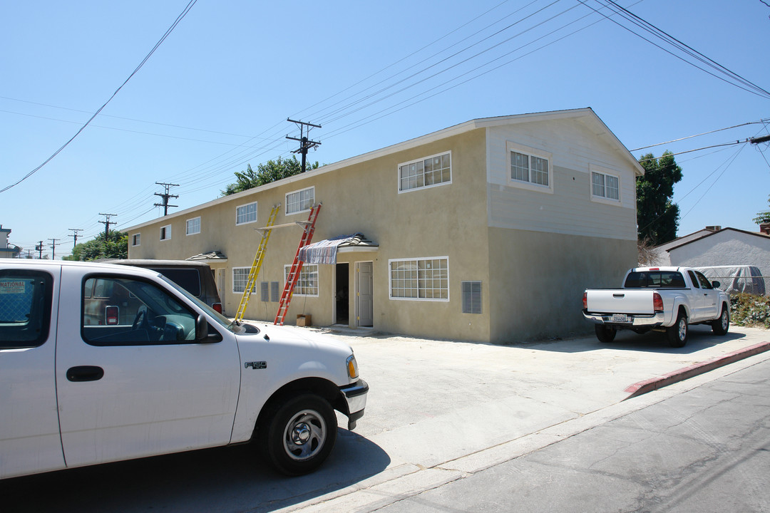 1731 Elliott Dr in Burbank, CA - Building Photo