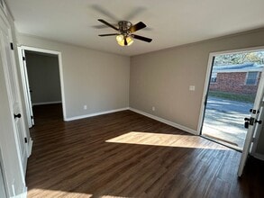 2150 Saxon St in Tallahassee, FL - Foto de edificio - Building Photo