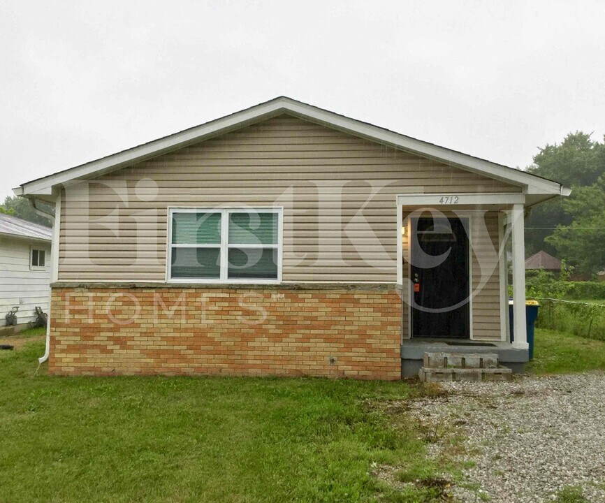 4712 Payton Ave in Lawrence, IN - Foto de edificio