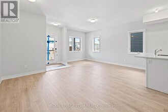 808 Parnian Private in Ottawa, ON - Building Photo - Building Photo