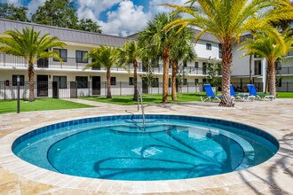 Pearl Cove Apartments in Clearwater, FL - Building Photo - Building Photo