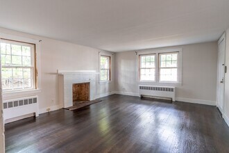 291 Linden St in Wellesley, MA - Building Photo - Building Photo