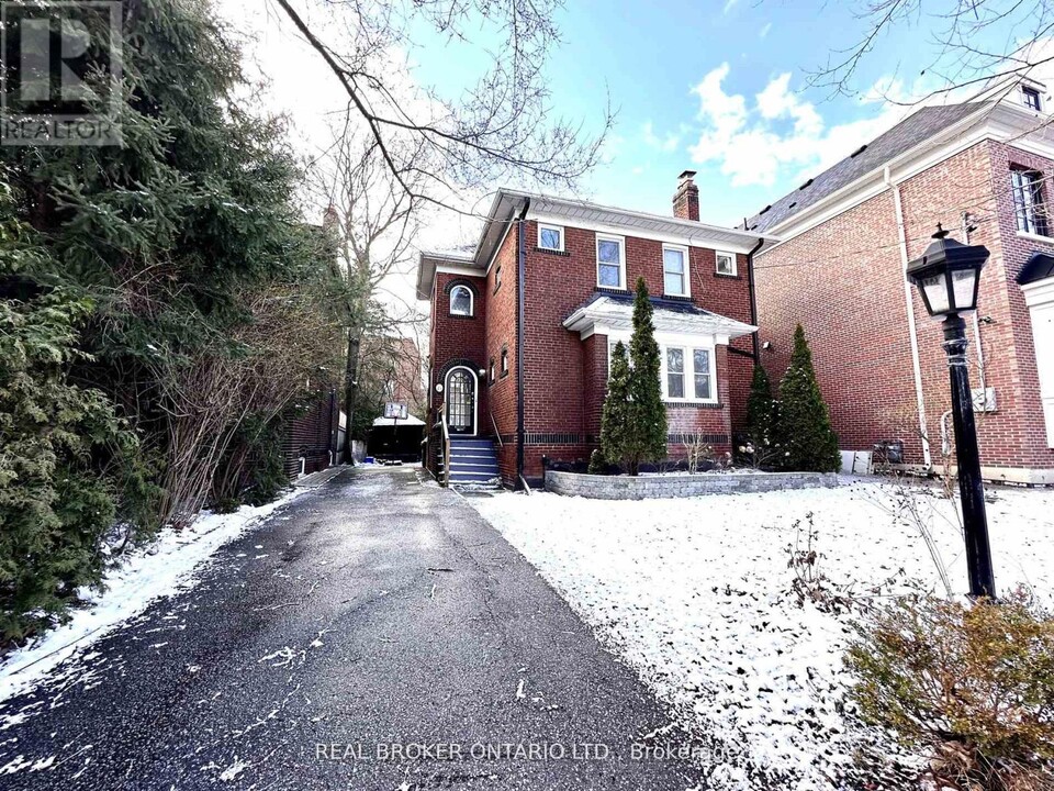 25 Cheritan Ave in Toronto, ON - Building Photo