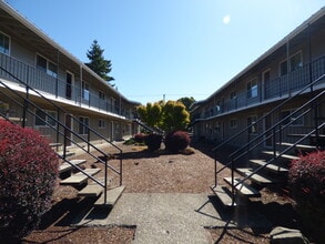 The Court at Hawthorne in Salem, OR - Building Photo - Building Photo