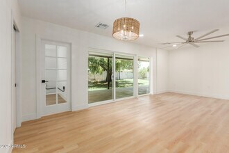 1311 E 2nd Pl in Mesa, AZ - Foto de edificio - Building Photo