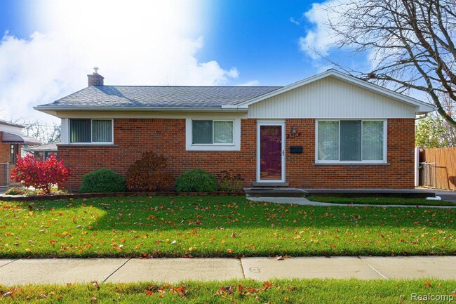 8318 Christine St in Warren, MI - Building Photo - Building Photo
