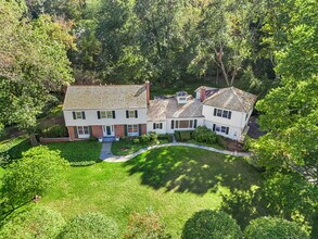 18 Echo Ln in Greenwich, CT - Building Photo - Building Photo