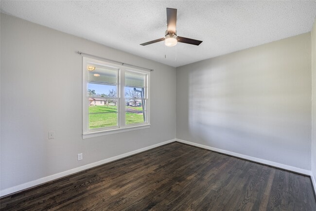 property at 476 Ellinger Rd