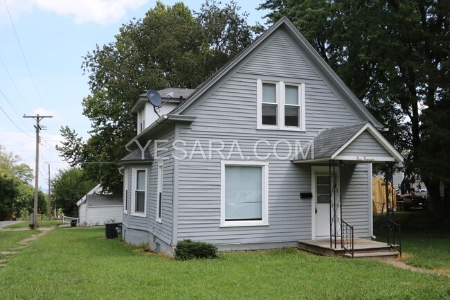 property at 900 S 6th St