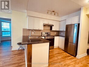 125 Village Green Square in Toronto, ON - Building Photo - Building Photo