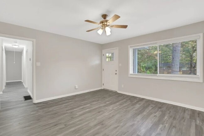 property at 2833 Altaview Dr SE