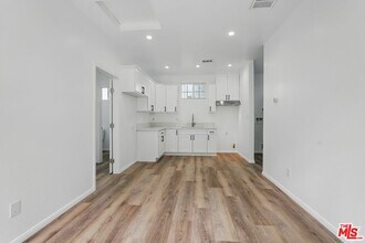 5017 Cimarron St in Los Angeles, CA - Building Photo - Building Photo
