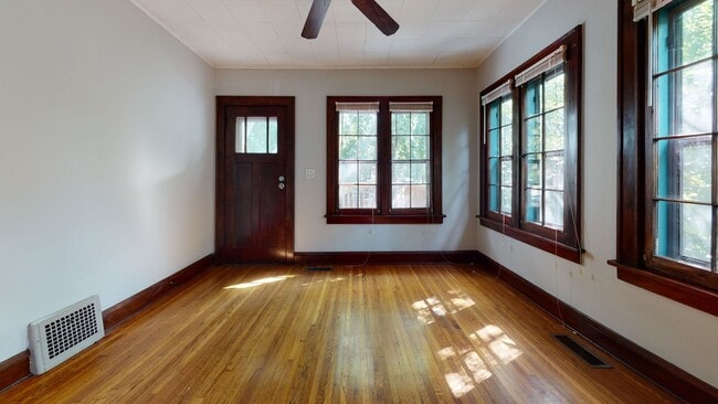 property at 1015 27th Ave SE
