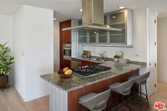 101 California Ave in Santa Monica, CA - Building Photo - Building Photo