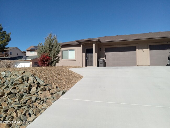 9794 E Lakeshore Dr in Prescott Valley, AZ - Building Photo - Building Photo