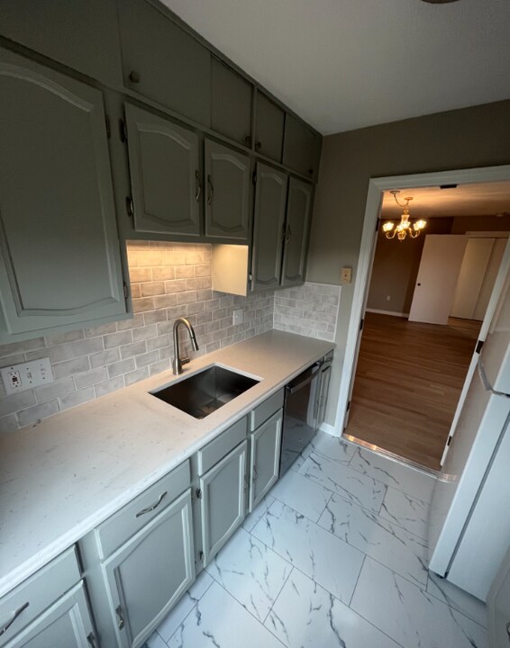 10 Cogswell Ave in Cambridge, MA - Building Photo