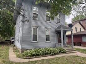 813 3rd Ave in Rockford, IL - Building Photo