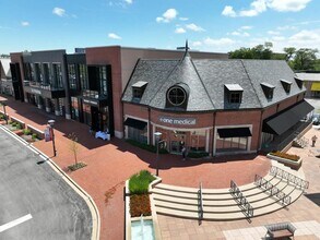 728 Waukegan Rd in Deerfield, IL - Foto de edificio - Building Photo