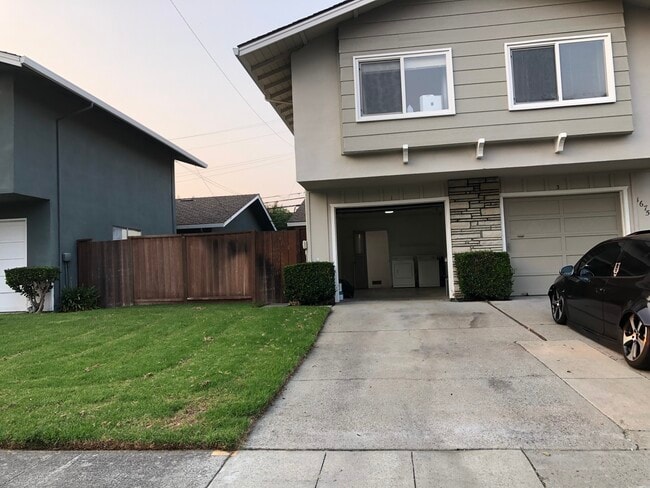 1675 Whitwood Ln, Unit one