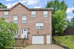 1008 Middletown Rd in Pittsburgh, PA - Building Photo