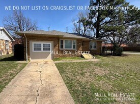 1801 Oxford Way in The Village, OK - Building Photo