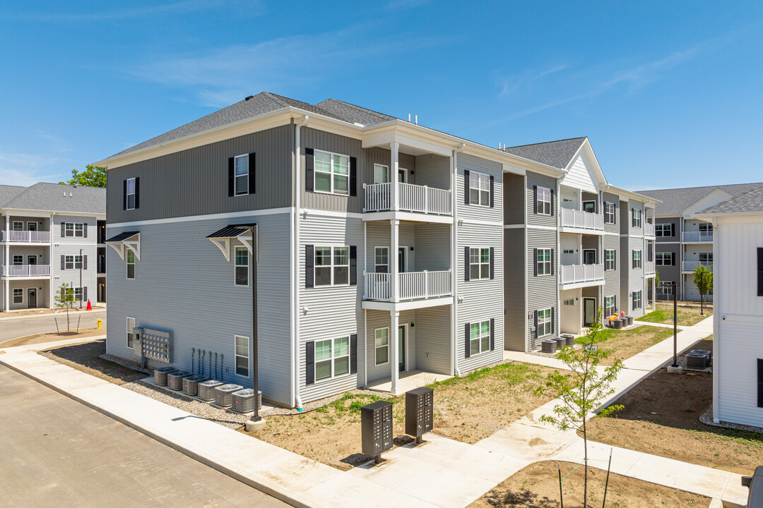 Parks Edge at McKinnie Commons in Fort Wayne, IN - Foto de edificio